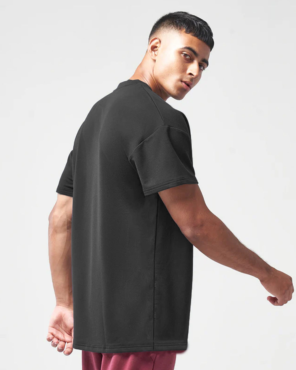 ESSENTIAL OVERSIZE TEE (BLACK)